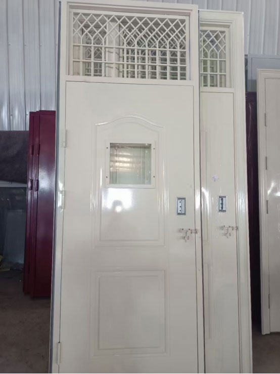 德令哈学校教室门