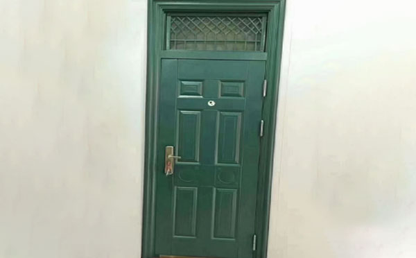 德令哈学校教室门